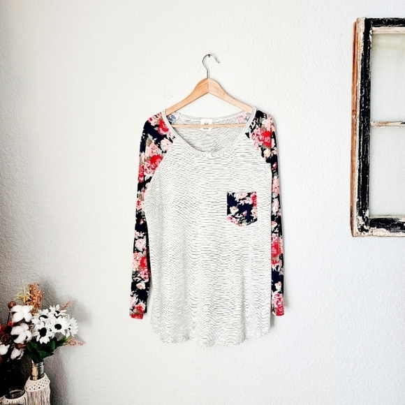Grace & Emma Tops - G&E Grace & Emma Floral Long Sleeve Round Neck Pull Over Striped Tee Size XL